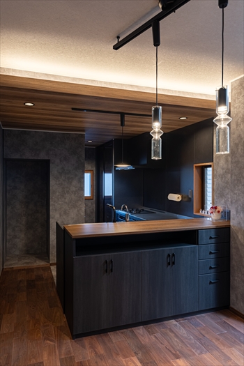 素材感を楽しむインダストリアル・カフェの暮らし