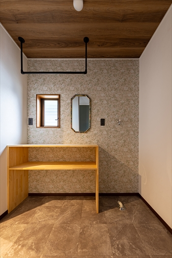 素材感を楽しむインダストリアル・カフェの暮らし