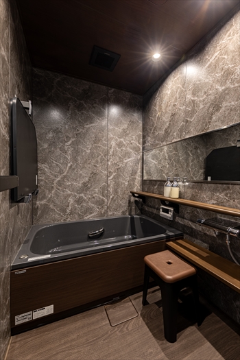 素材感を楽しむインダストリアル・カフェの暮らし