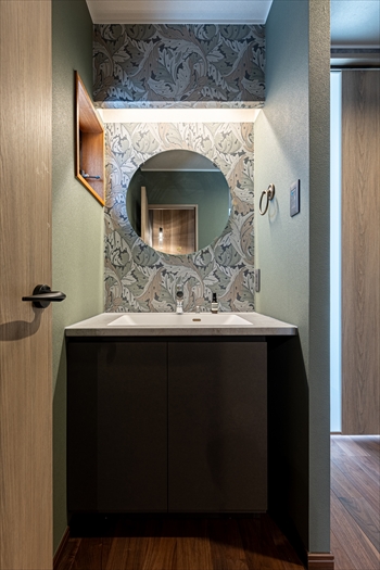 素材感を楽しむインダストリアル・カフェの暮らし